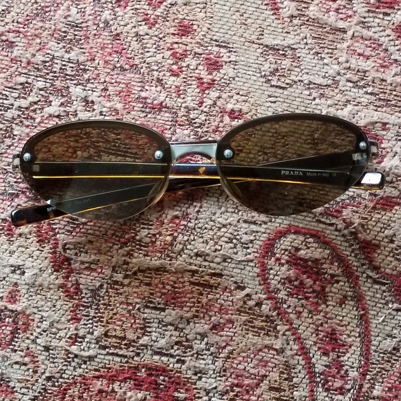 PRADA Sunglasses Model:PRADA SPR 10B Frame Color:Brushed Matte Silver Tortoise - Picture 8 of 13